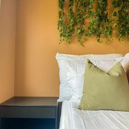 Perfect For Couples - Free Parking & Near Attractions Apartment *