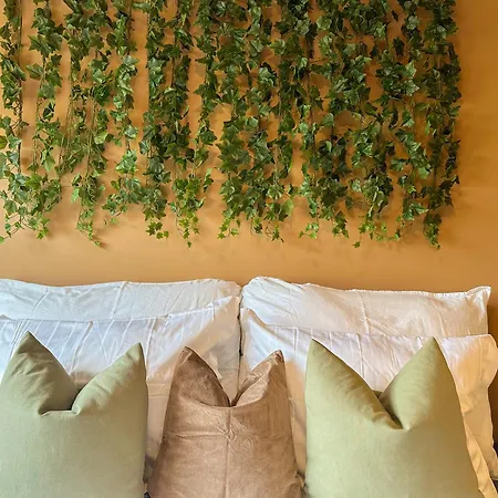 Apartment Perfect For Couples - Free Parking & Near Attractions